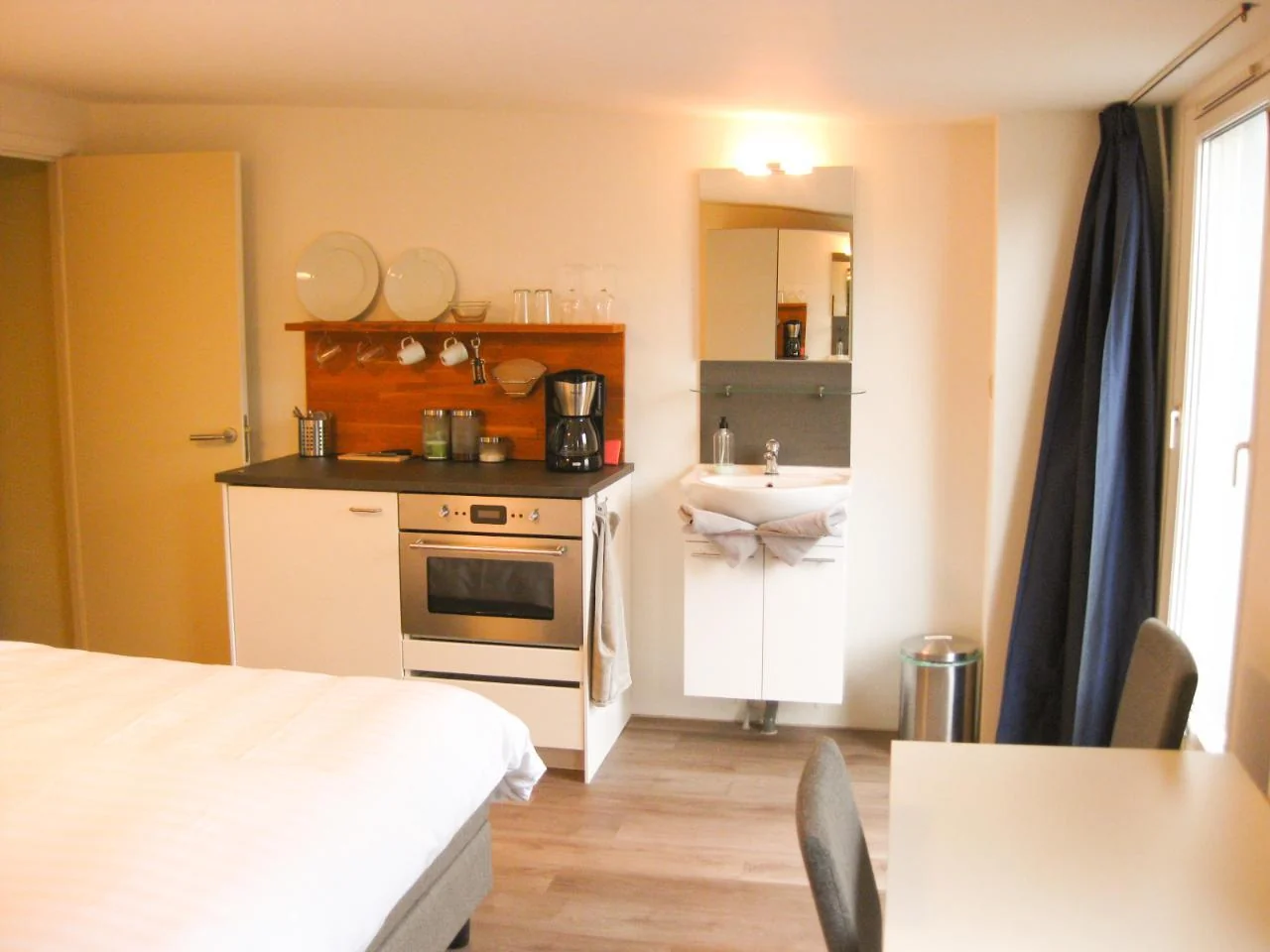 Foto van de Kamer gelegen aan de Eerste Helmersstraat in Amsterdam