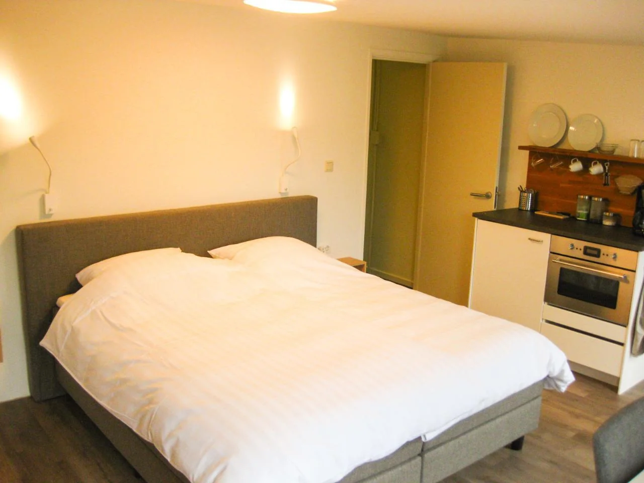 Foto van de Kamer gelegen aan de Eerste Helmersstraat in Amsterdam