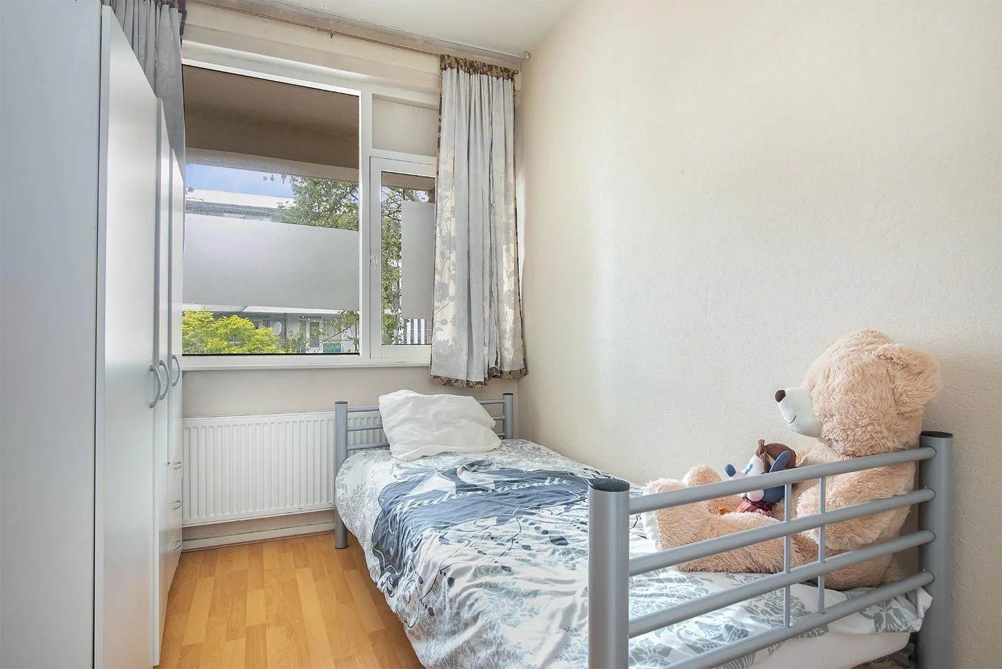 geblurde versie van de foto als achtergrond