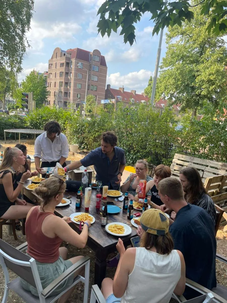 geblurde versie van de foto als achtergrond