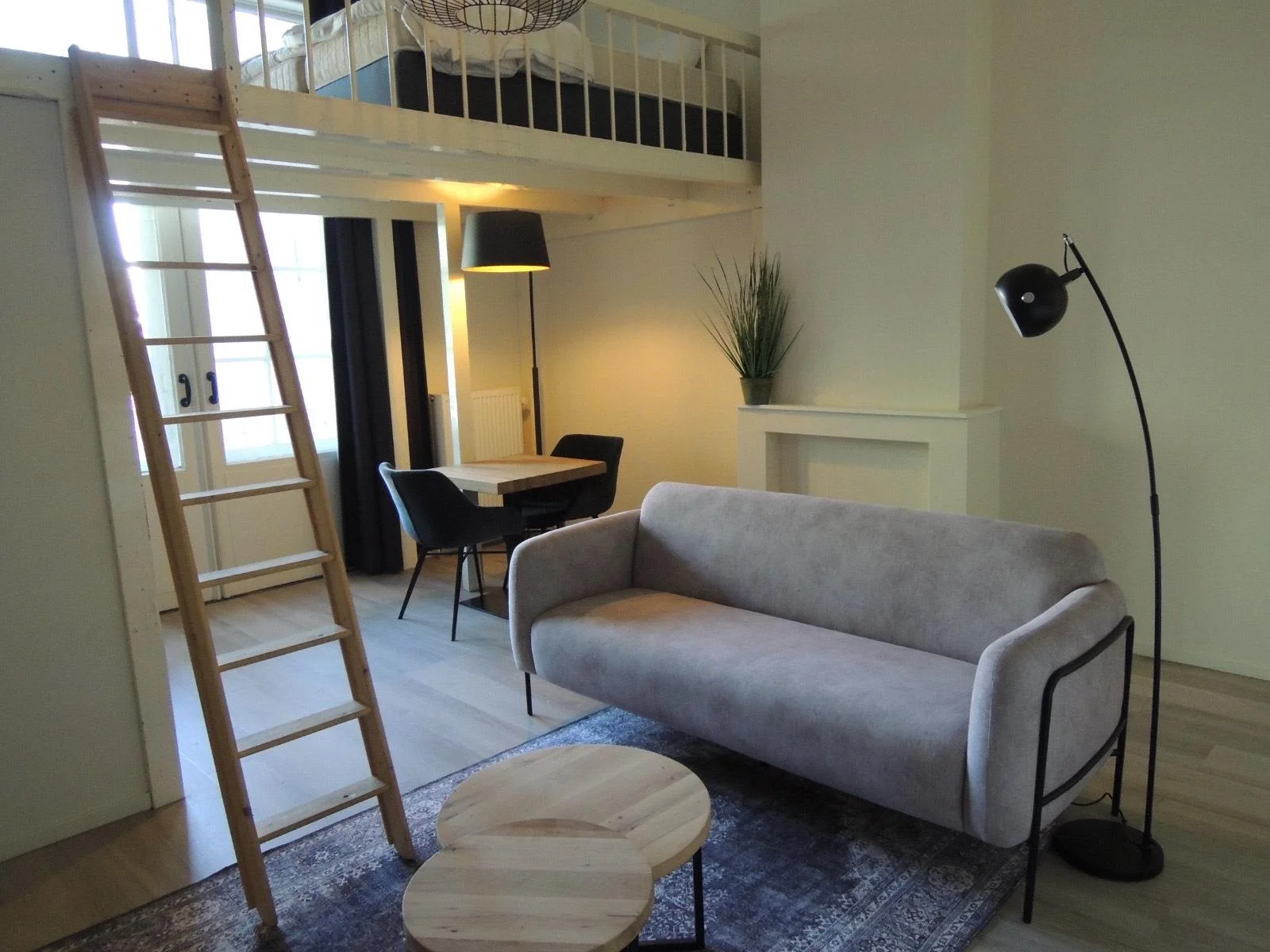 geblurde versie van de foto als achtergrond