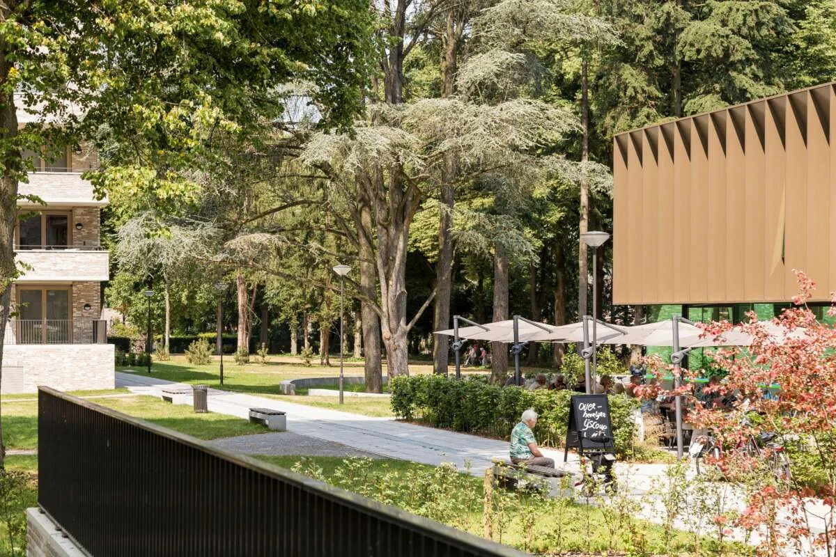 geblurde versie van de foto als achtergrond