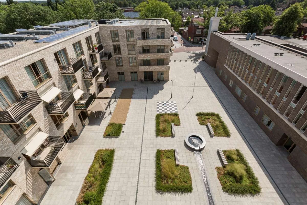 geblurde versie van de foto als achtergrond