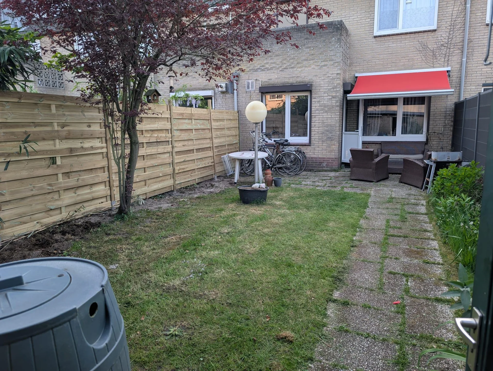 geblurde versie van de foto als achtergrond