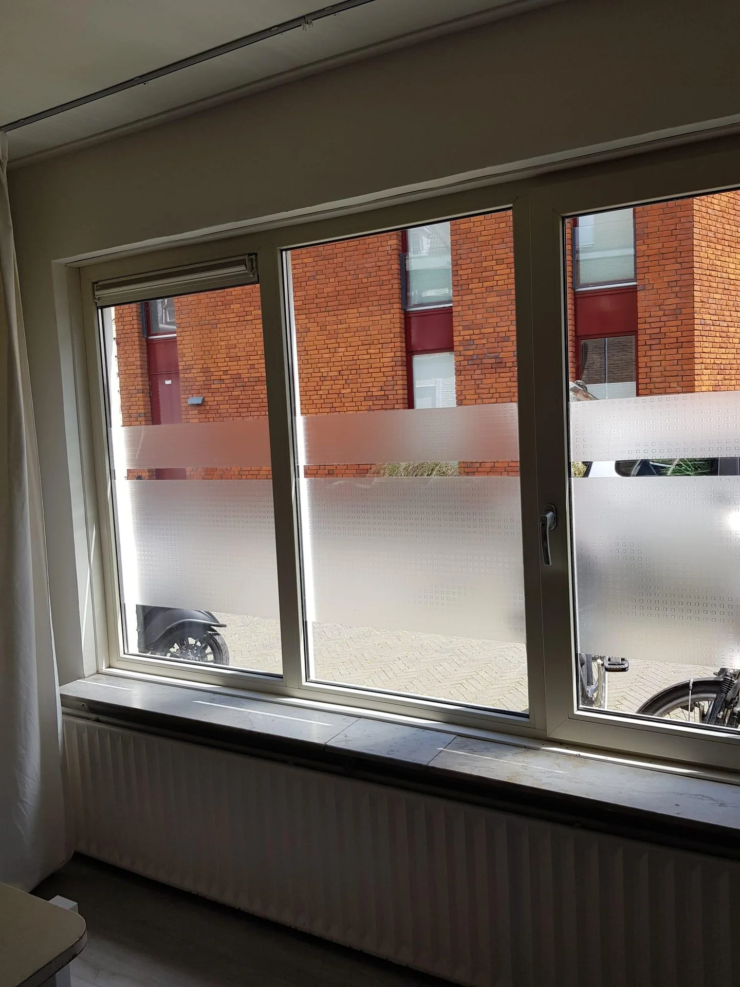 geblurde versie van de foto als achtergrond