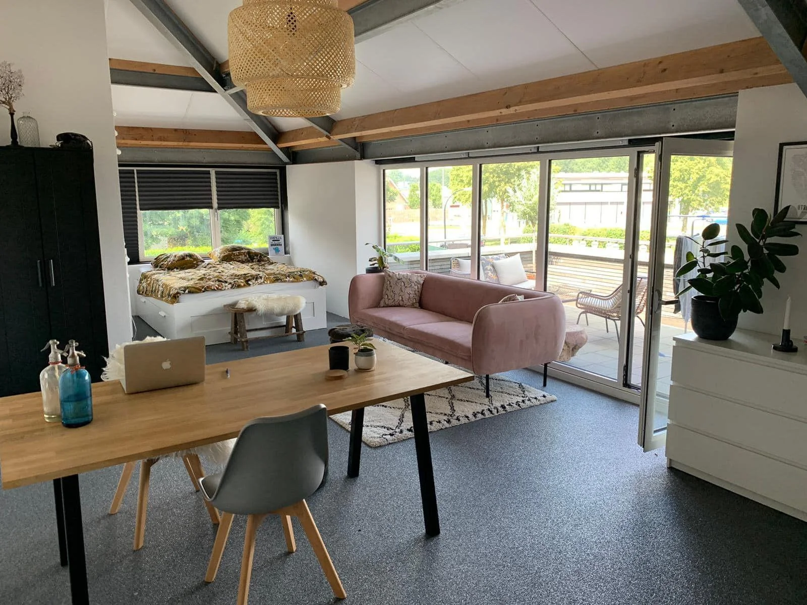 geblurde versie van de foto als achtergrond