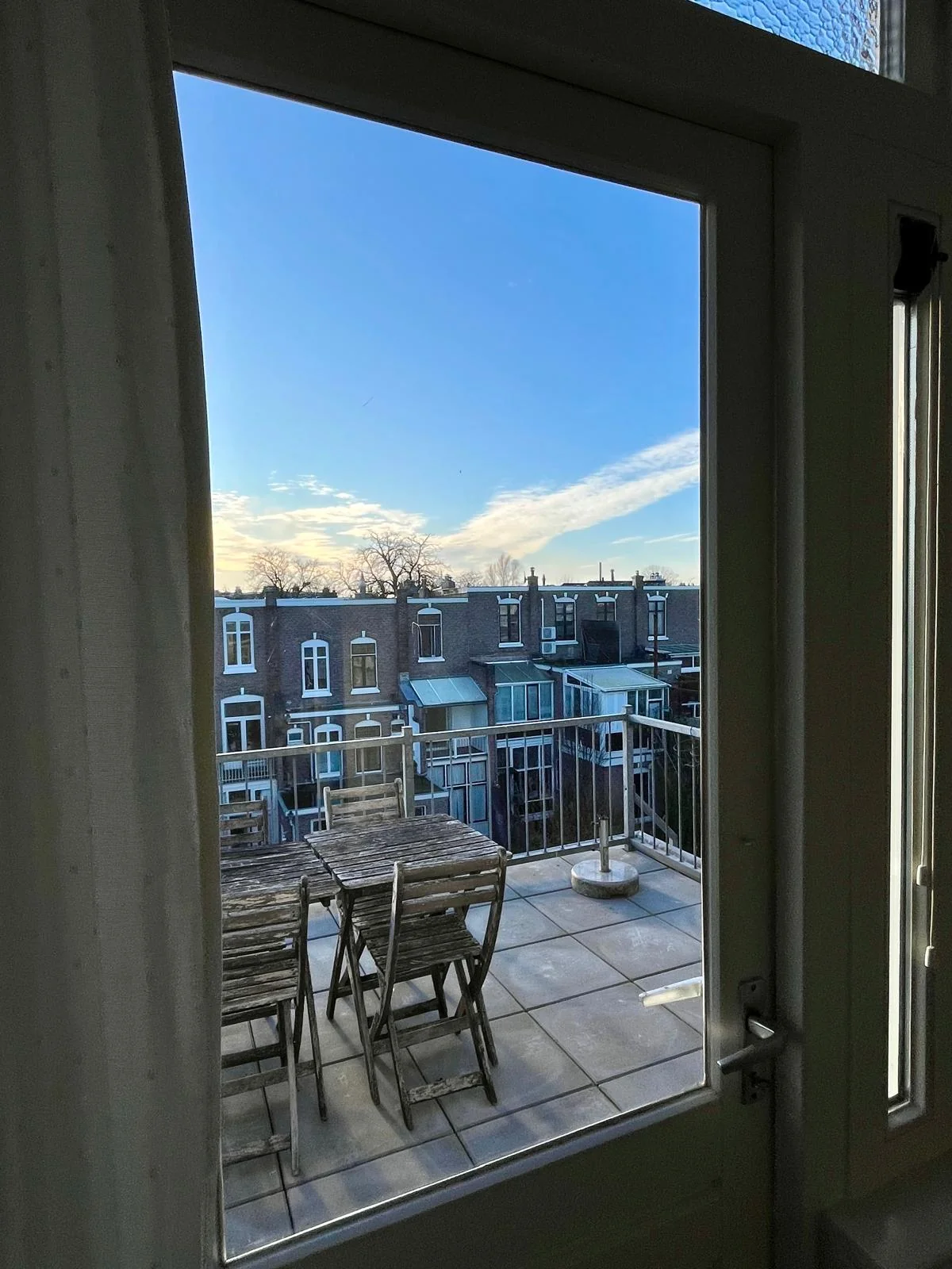 geblurde versie van de foto als achtergrond