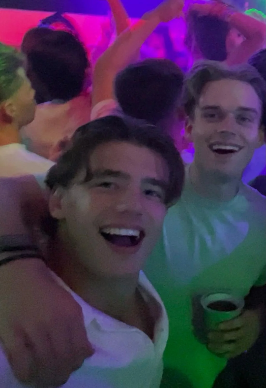 geblurde versie van de foto als achtergrond