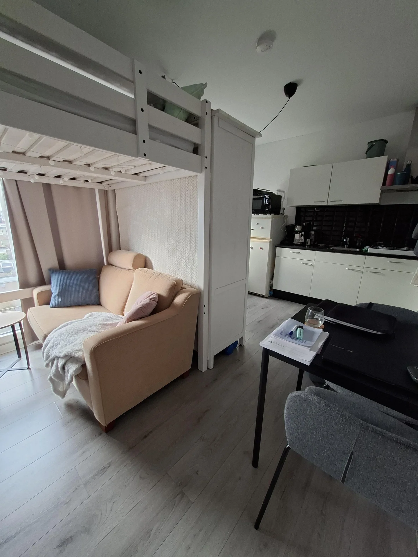 geblurde versie van de foto als achtergrond