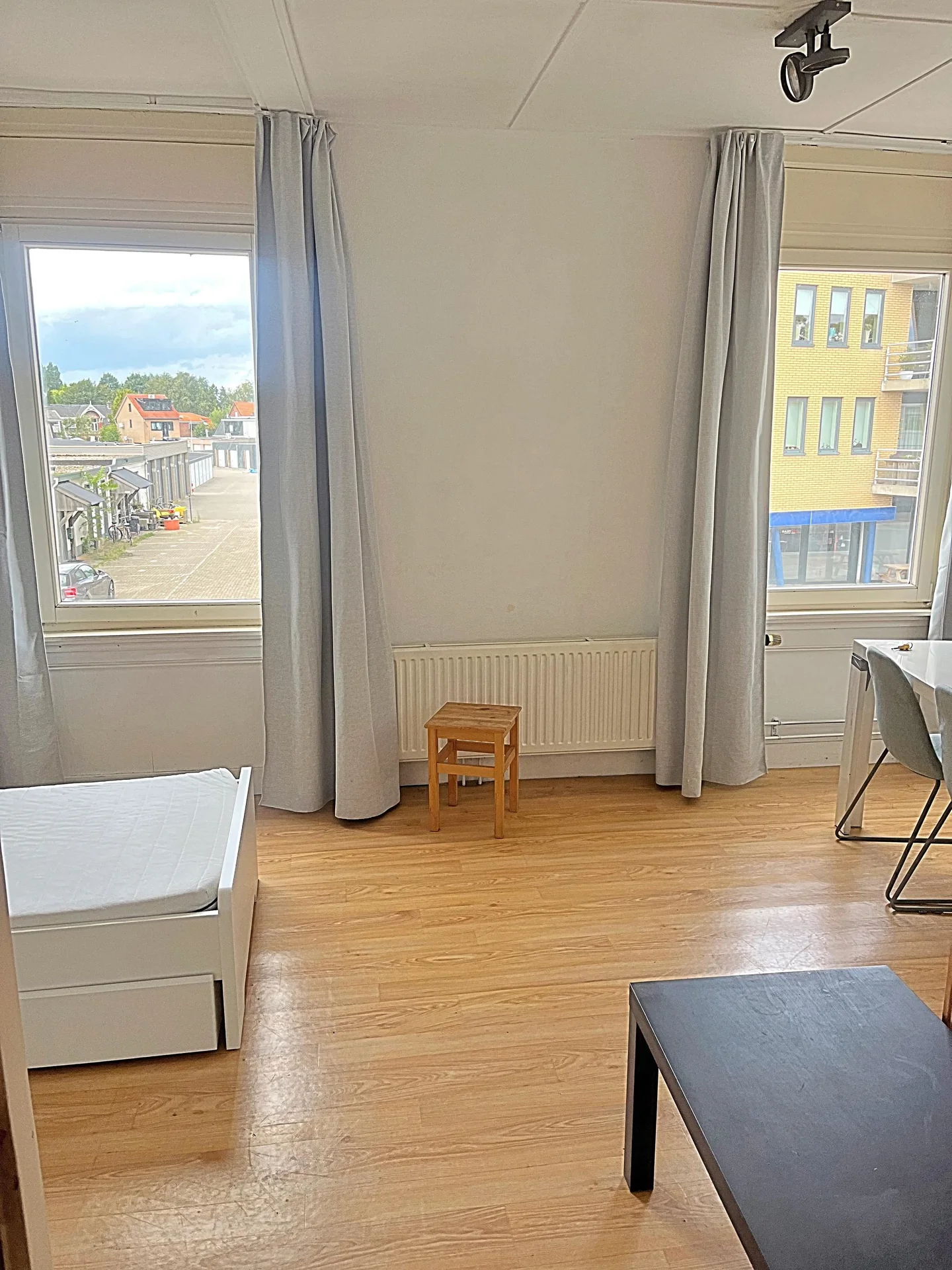 geblurde versie van de foto als achtergrond