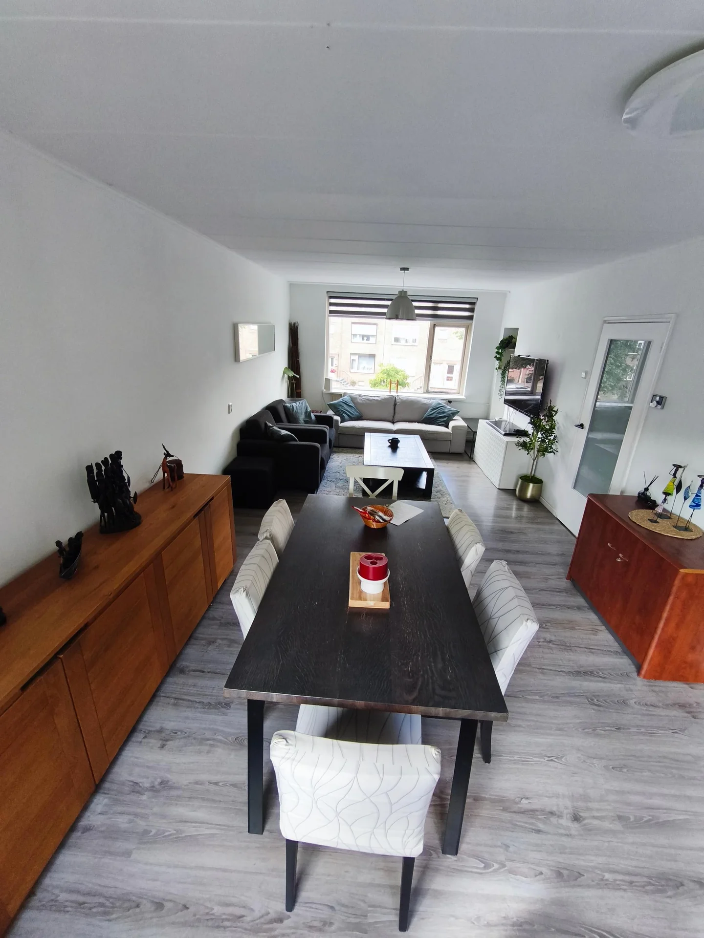 geblurde versie van de foto als achtergrond