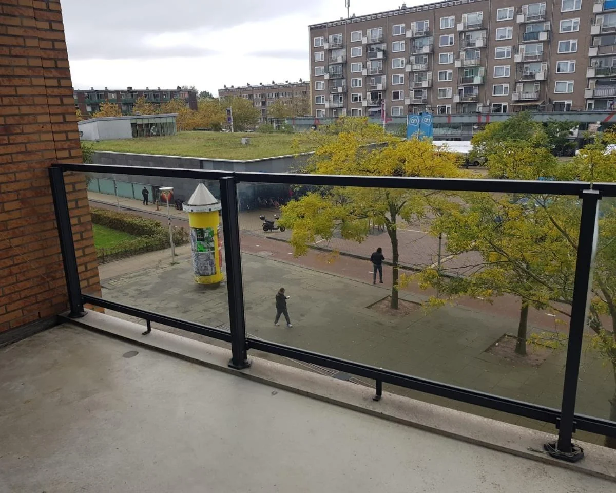 geblurde versie van de foto als achtergrond