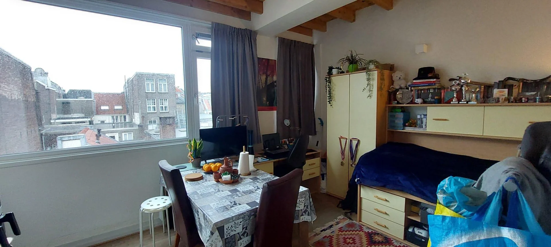 geblurde versie van de foto als achtergrond