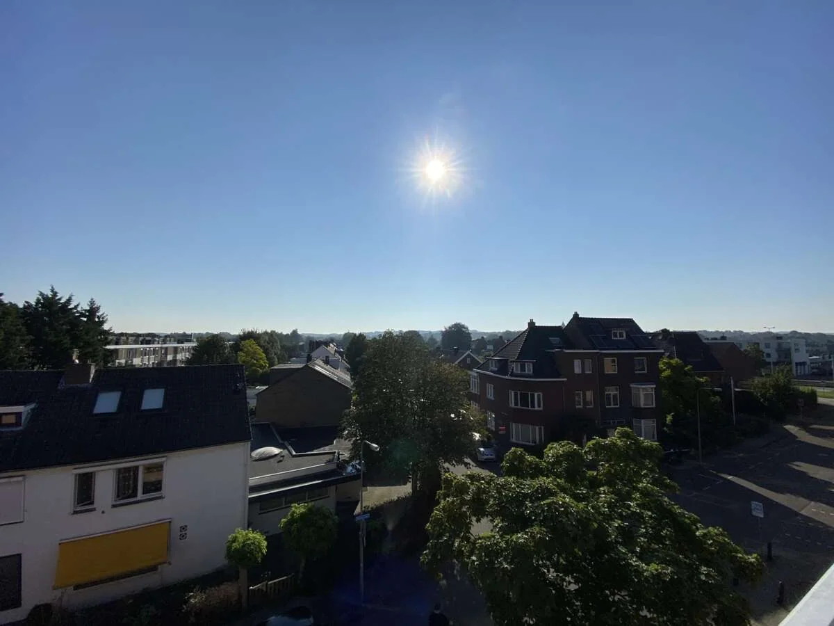 geblurde versie van de foto als achtergrond