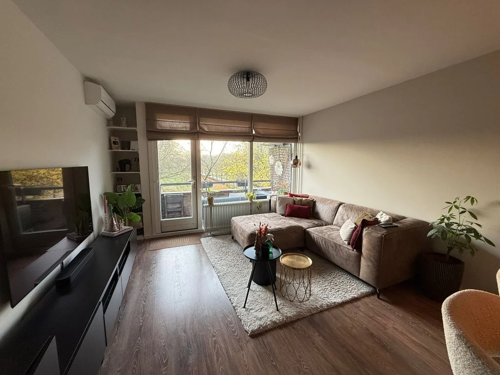 geblurde versie van de foto als achtergrond