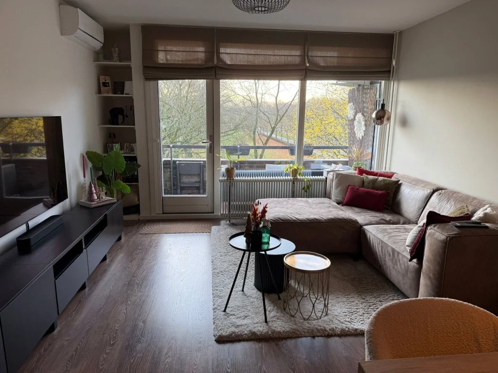 geblurde versie van de foto als achtergrond