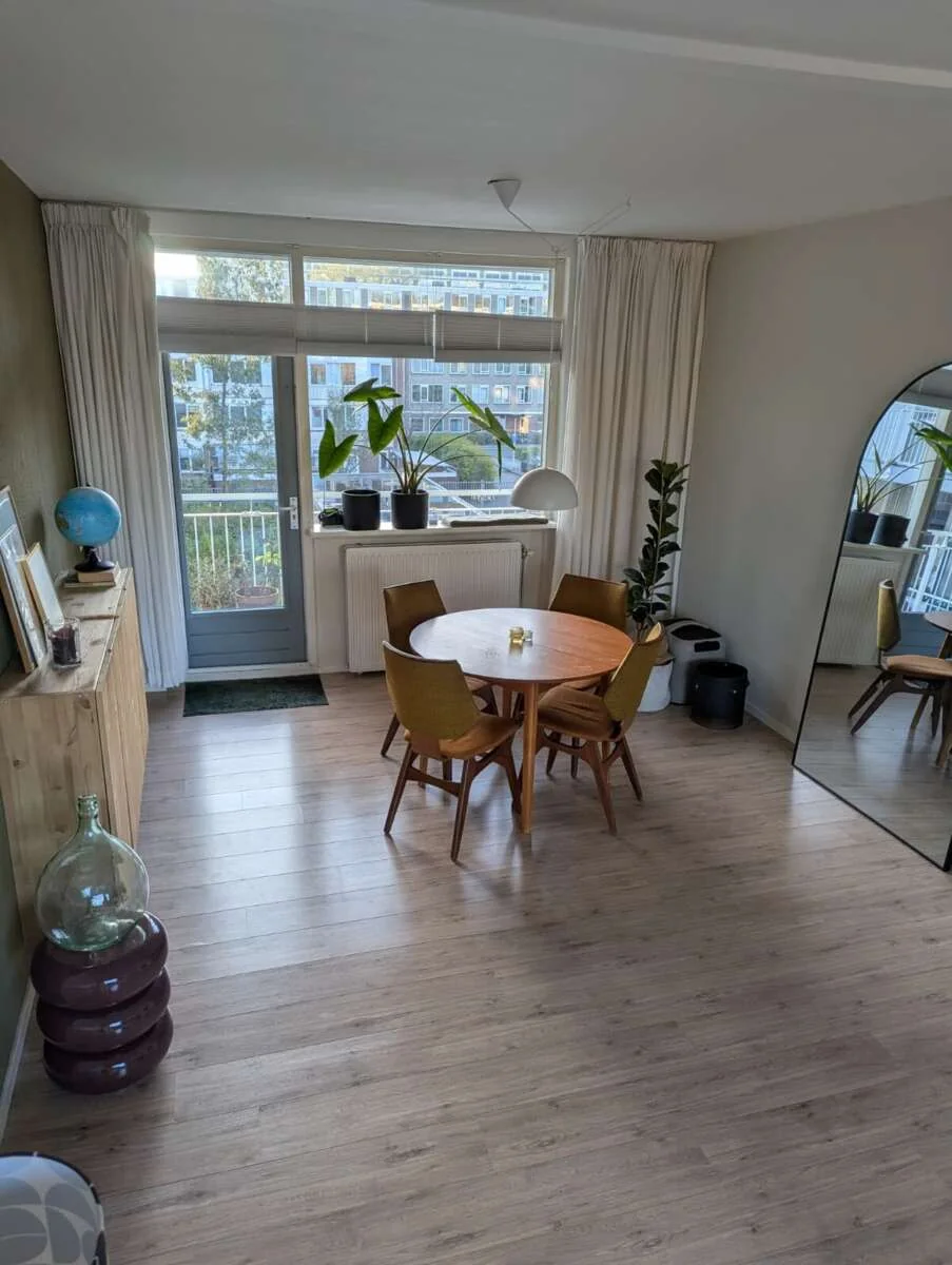 geblurde versie van de foto als achtergrond