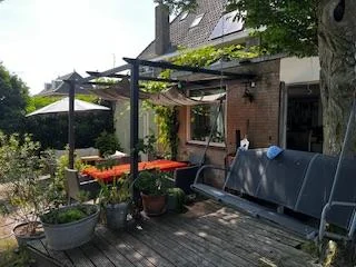 geblurde versie van de foto als achtergrond