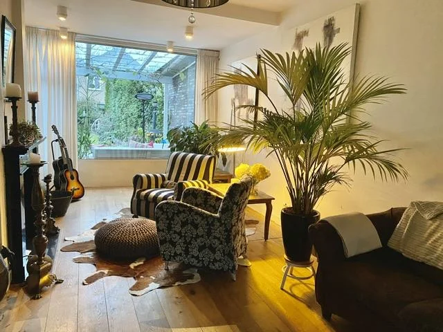 geblurde versie van de foto als achtergrond