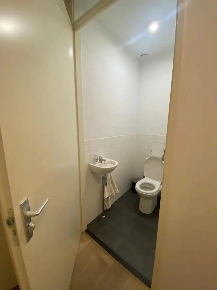 Foto van de Kamer gelegen aan de Hoofdweg in Amsterdam