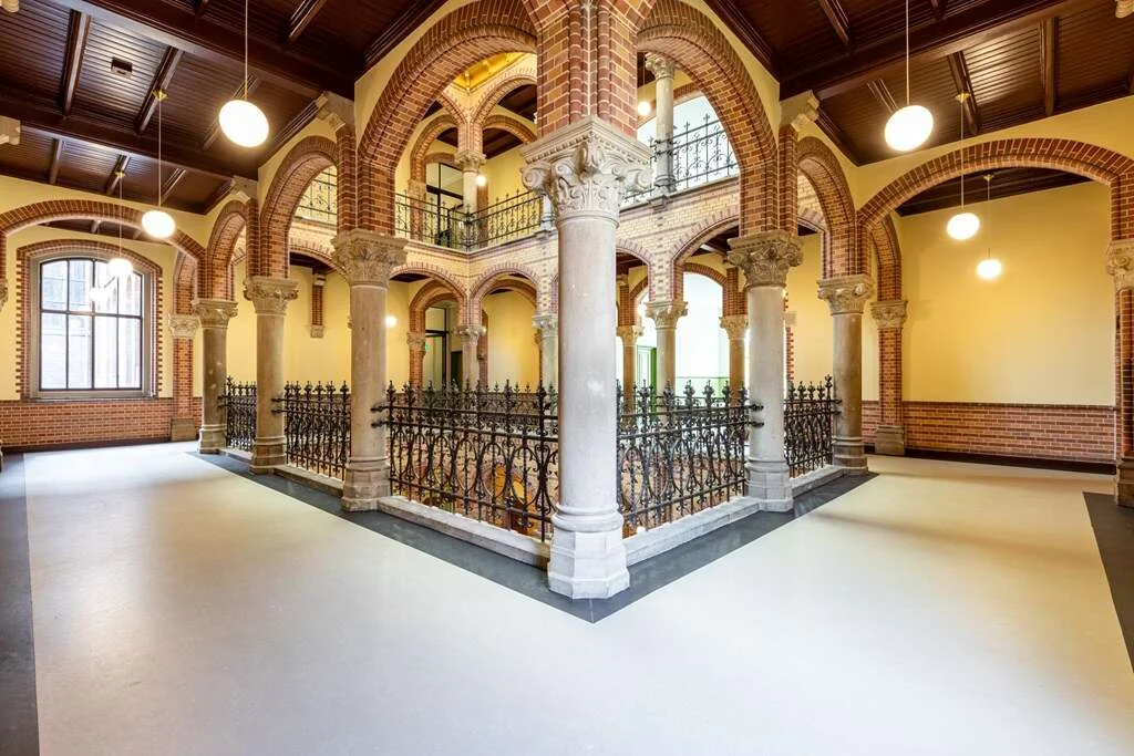 geblurde versie van de foto als achtergrond