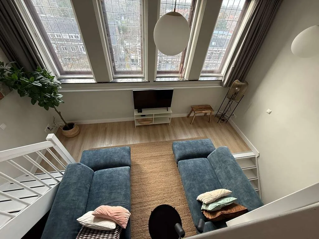 geblurde versie van de foto als achtergrond