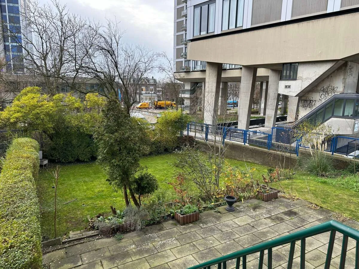 geblurde versie van de foto als achtergrond