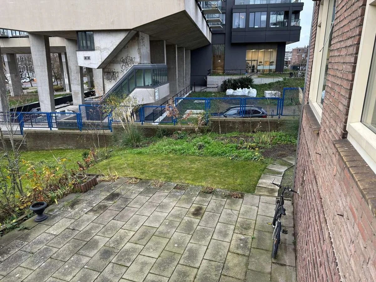 geblurde versie van de foto als achtergrond