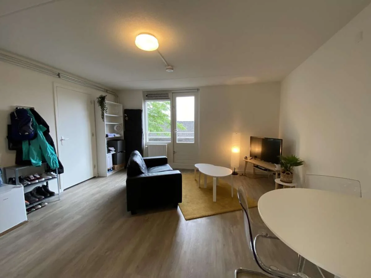 geblurde versie van de foto als achtergrond