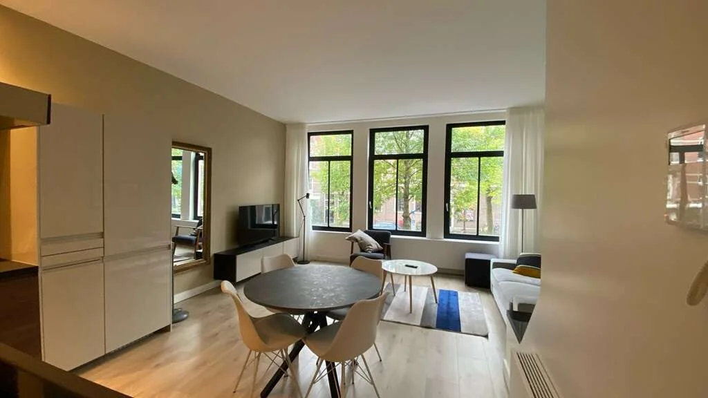 geblurde versie van de foto als achtergrond