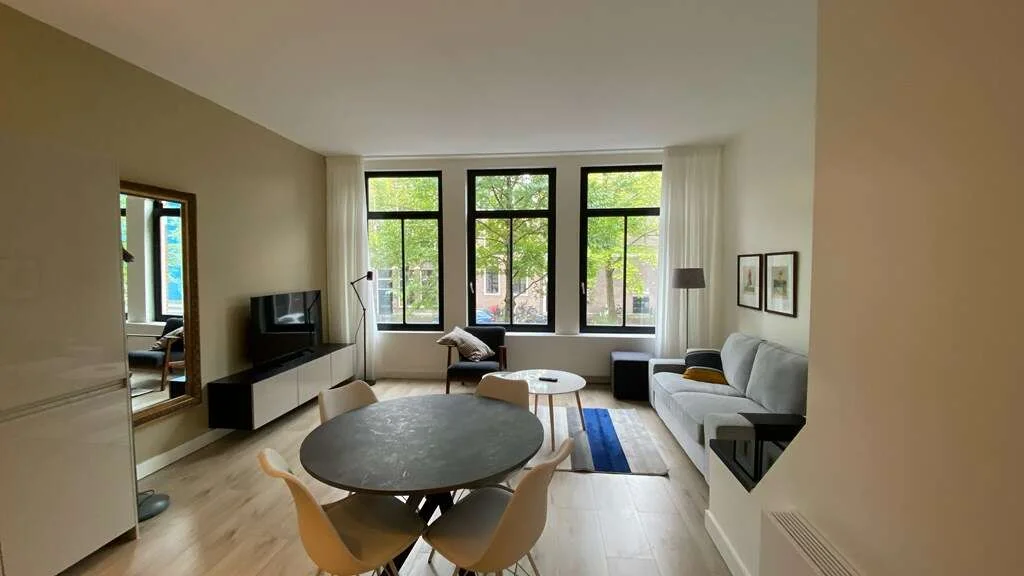 geblurde versie van de foto als achtergrond