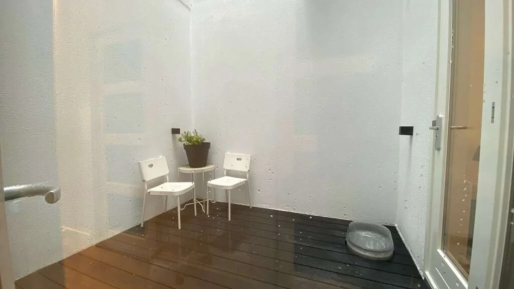 geblurde versie van de foto als achtergrond