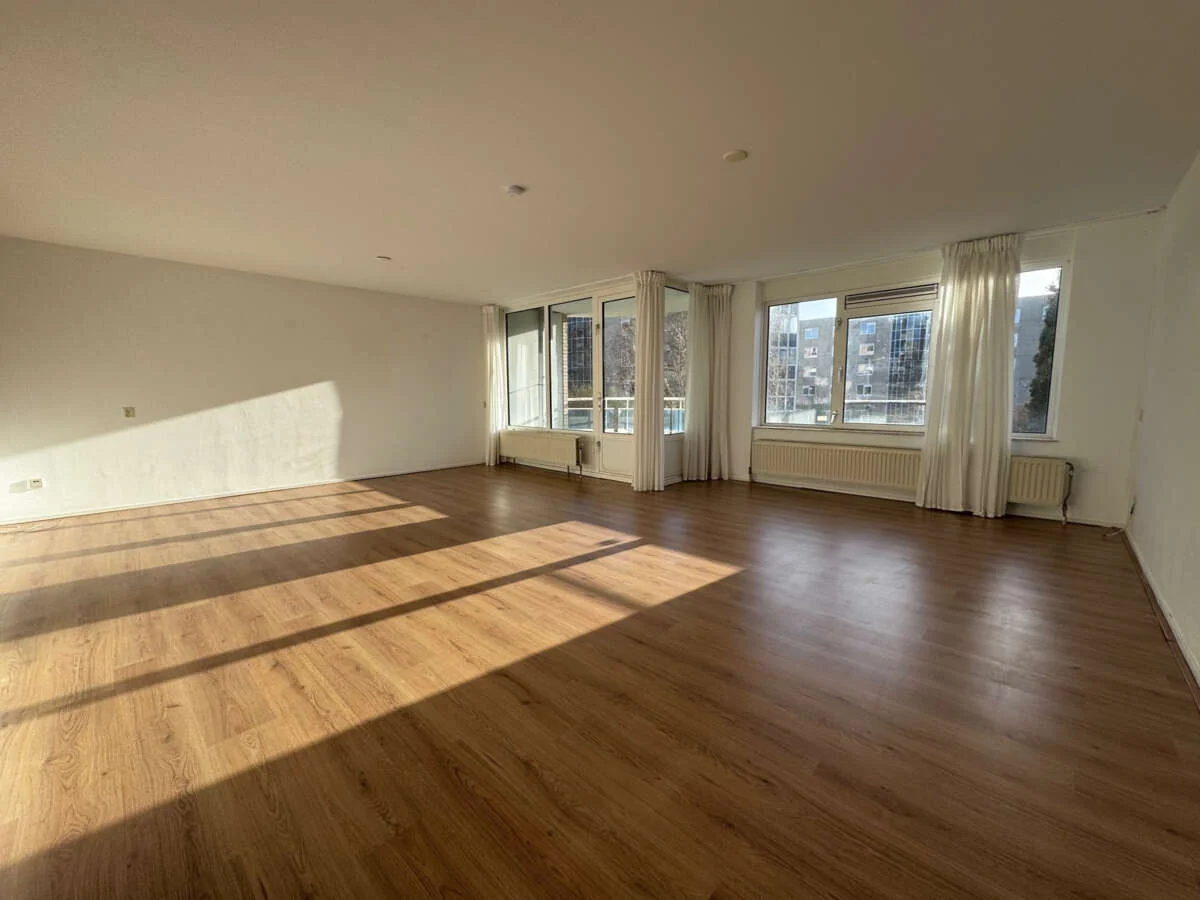 geblurde versie van de foto als achtergrond