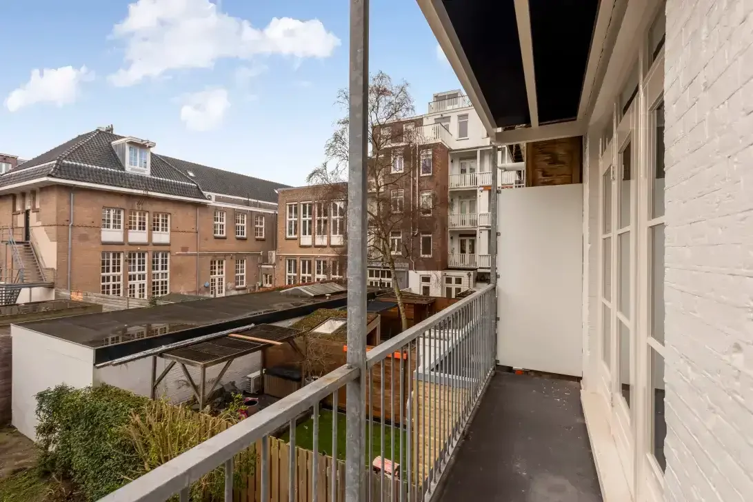 geblurde versie van de foto als achtergrond