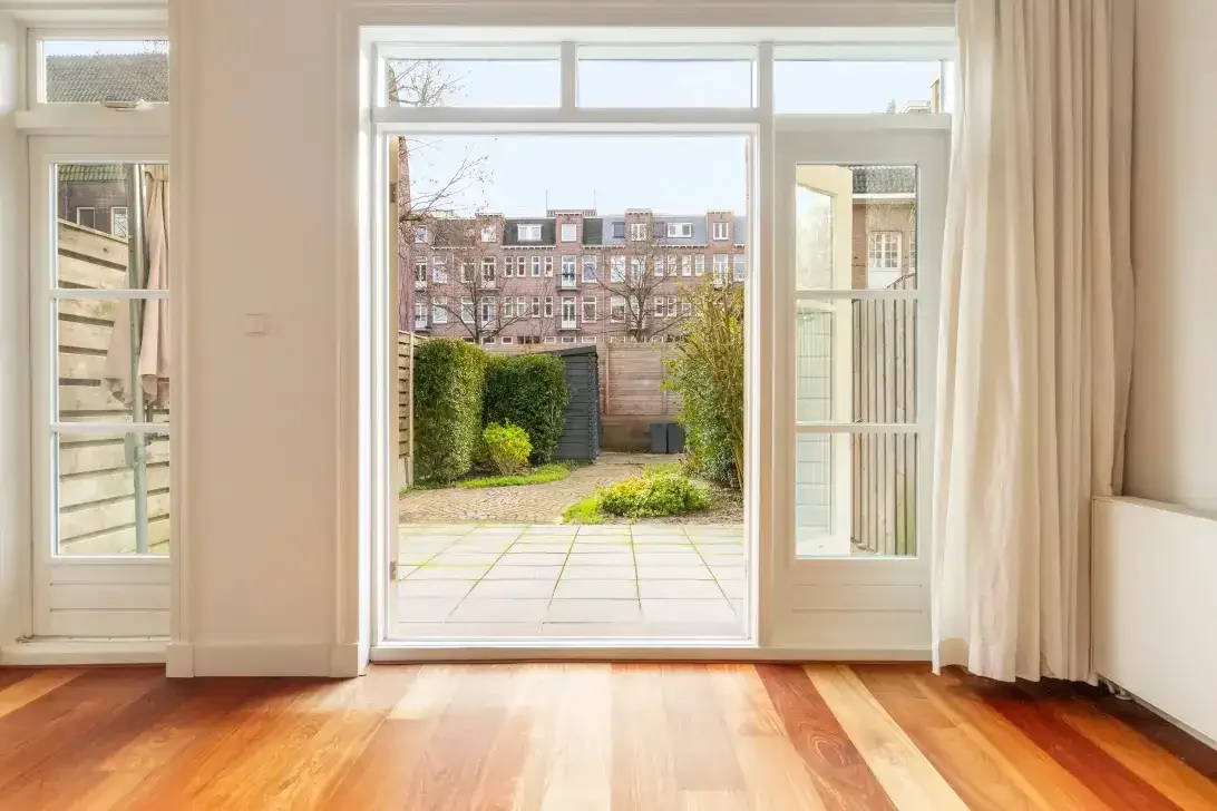 geblurde versie van de foto als achtergrond