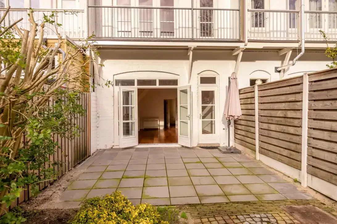 geblurde versie van de foto als achtergrond