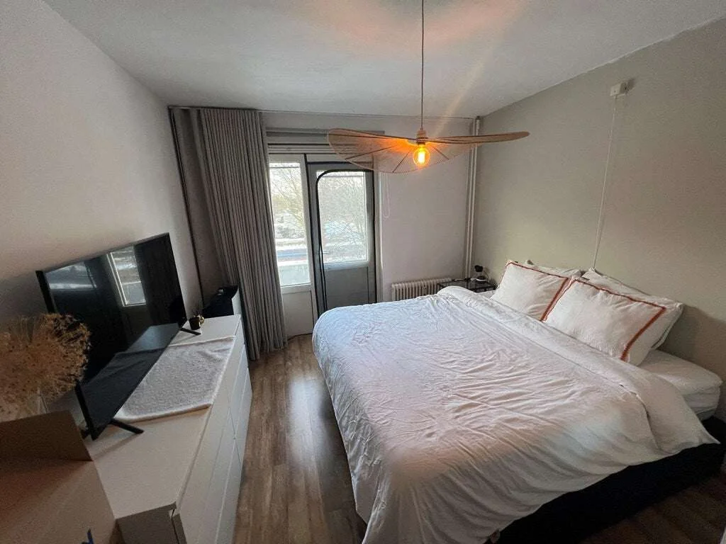 geblurde versie van de foto als achtergrond