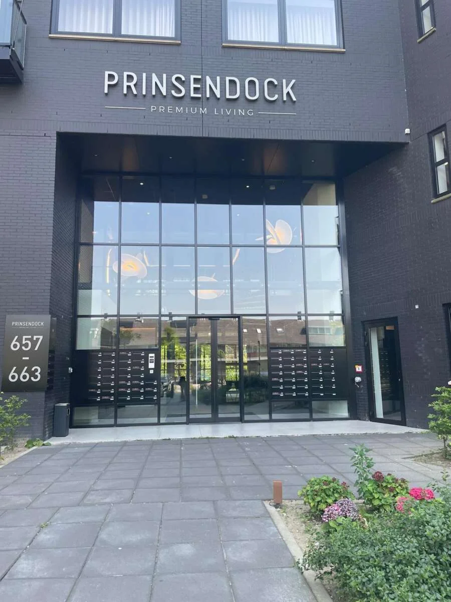 geblurde versie van de foto als achtergrond