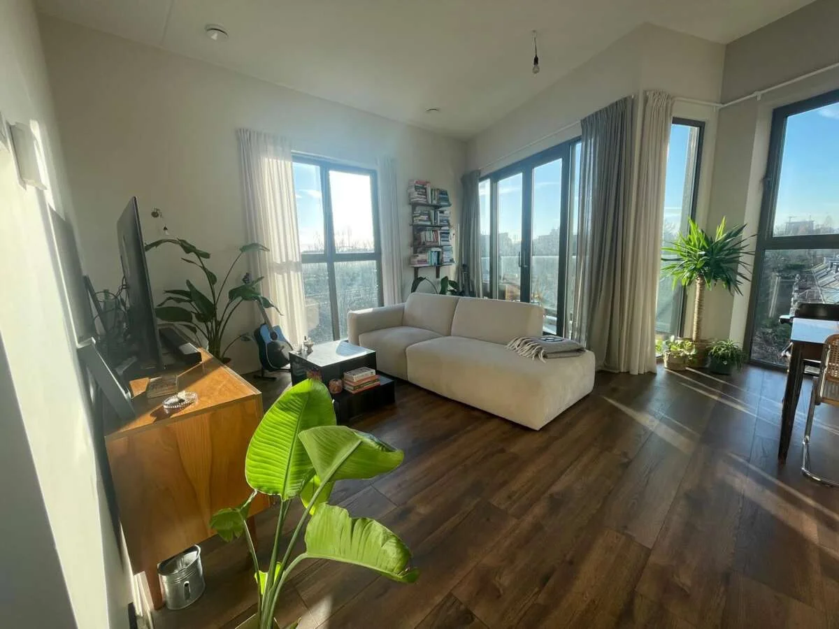 geblurde versie van de foto als achtergrond