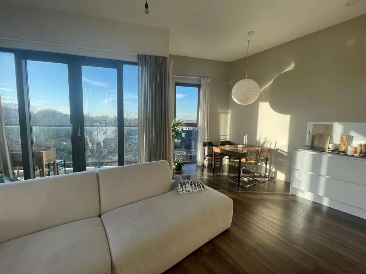 geblurde versie van de foto als achtergrond