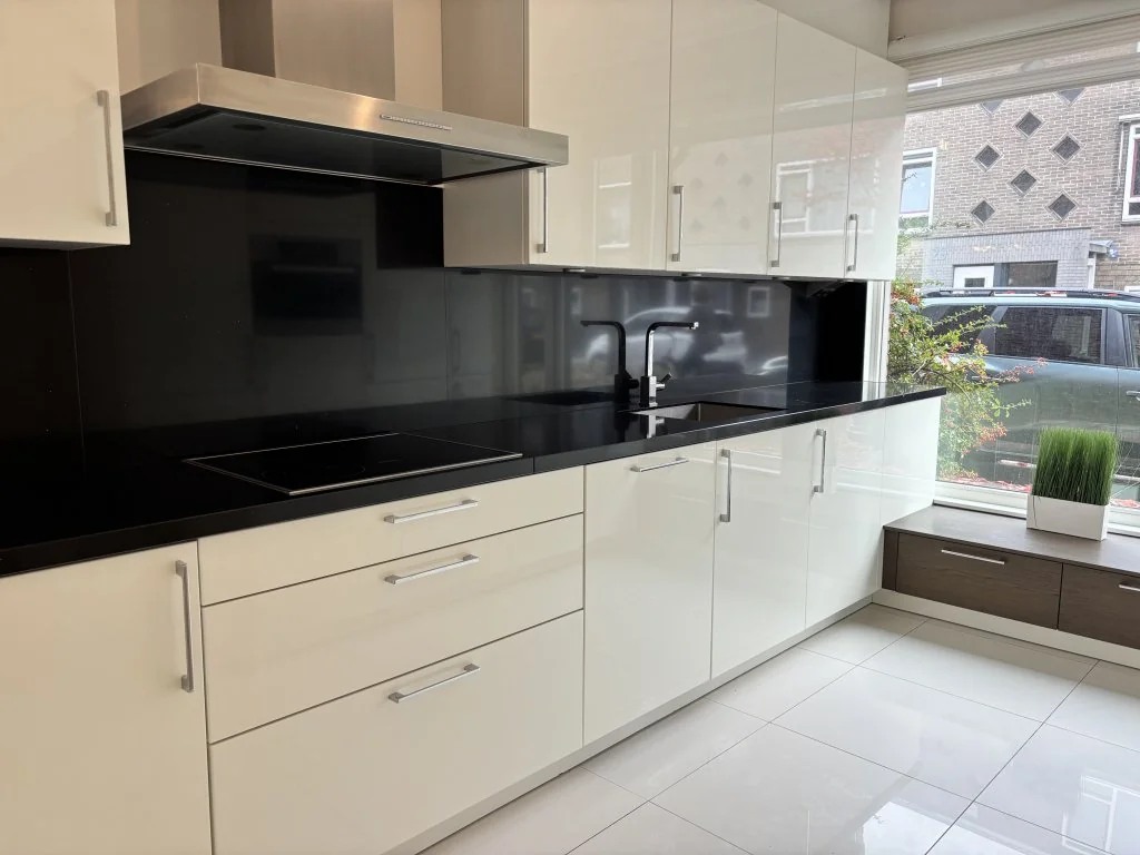 geblurde versie van de foto als achtergrond