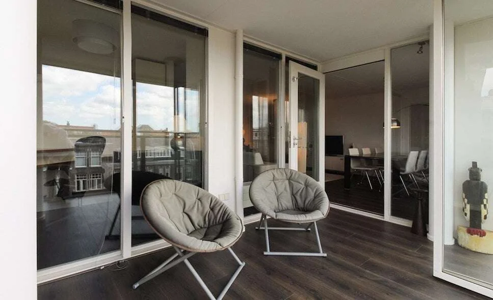 geblurde versie van de foto als achtergrond