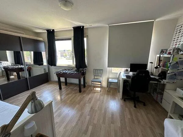 geblurde versie van de foto als achtergrond