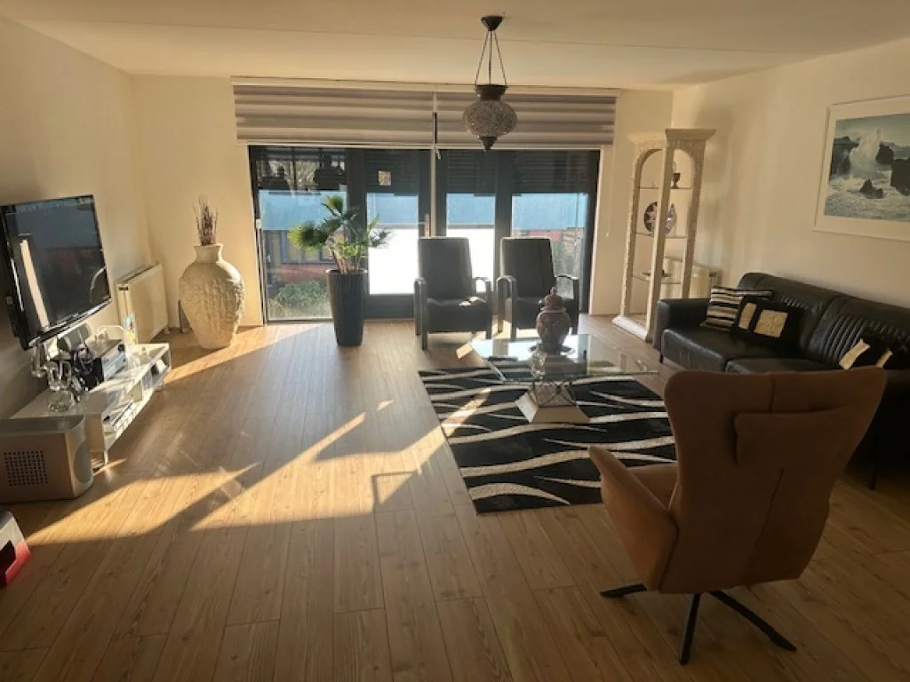 geblurde versie van de foto als achtergrond