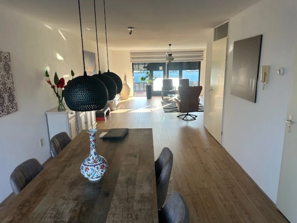 geblurde versie van de foto als achtergrond