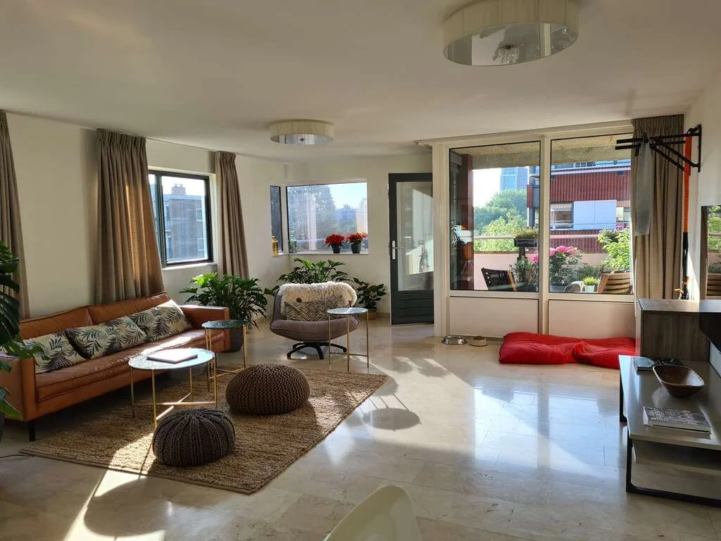 geblurde versie van de foto als achtergrond