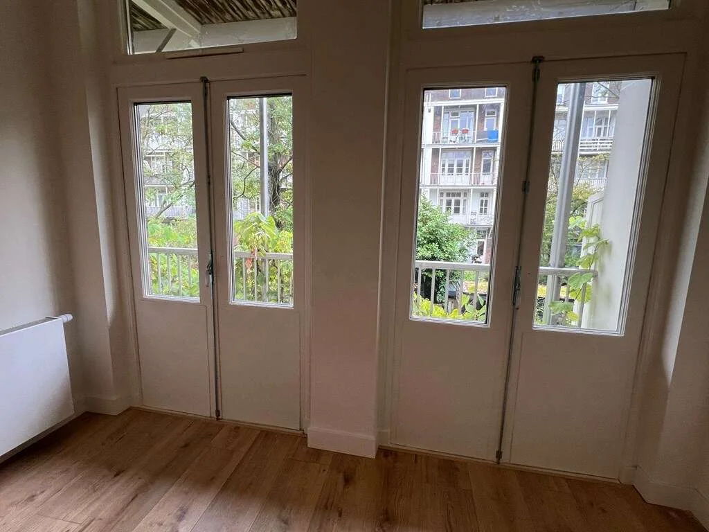 geblurde versie van de foto als achtergrond