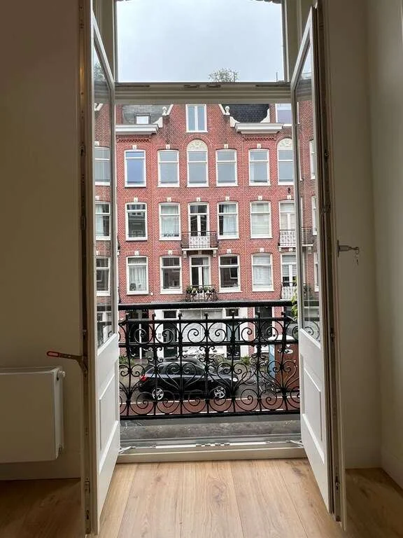 geblurde versie van de foto als achtergrond