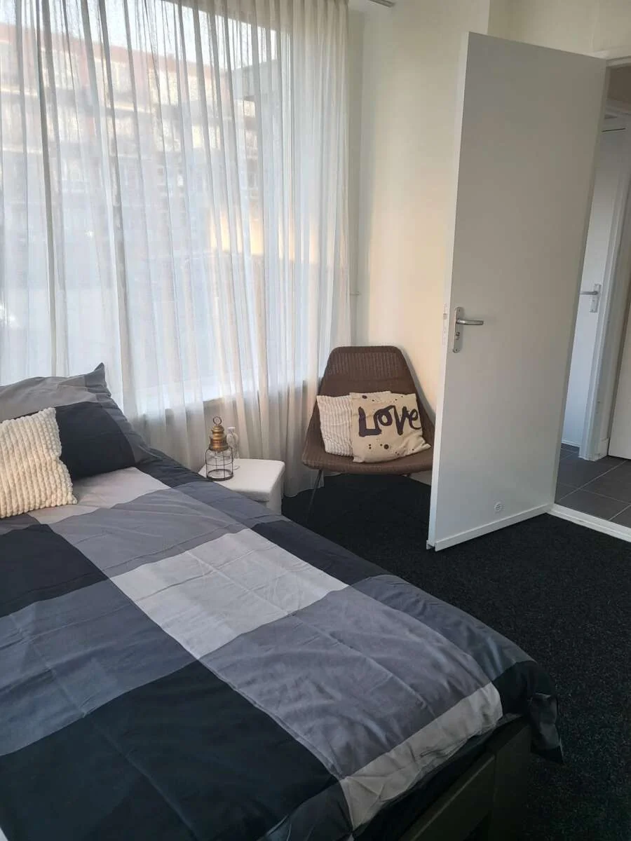 geblurde versie van de foto als achtergrond