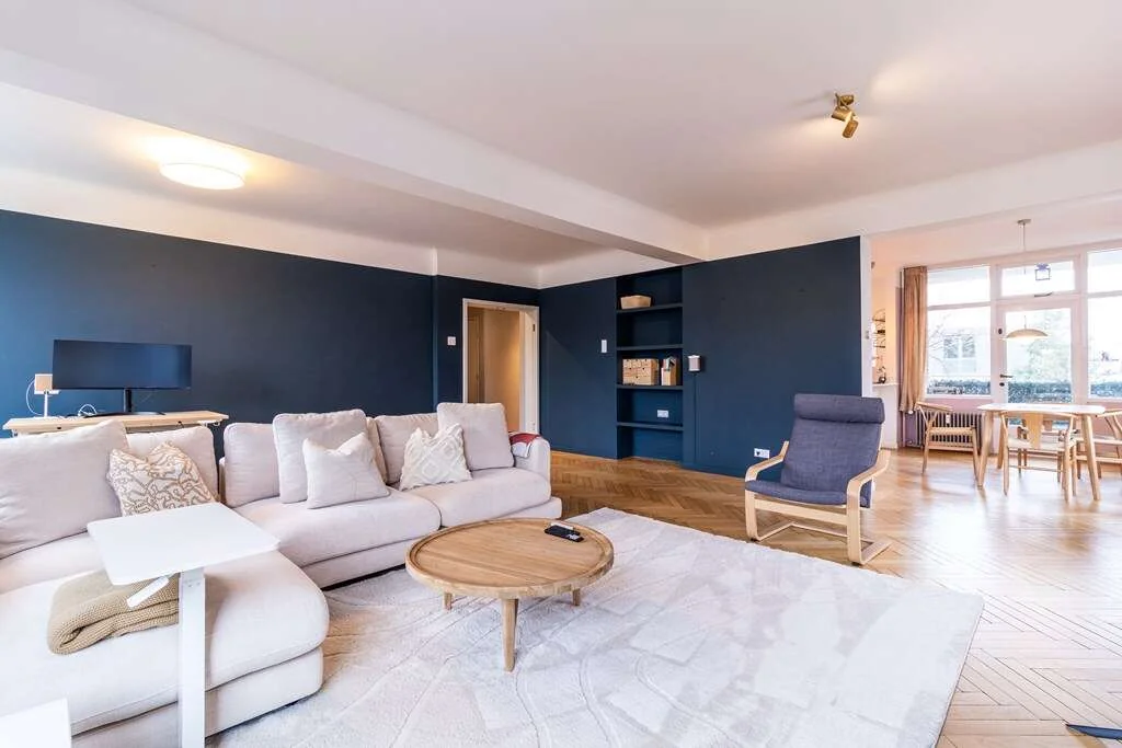 geblurde versie van de foto als achtergrond